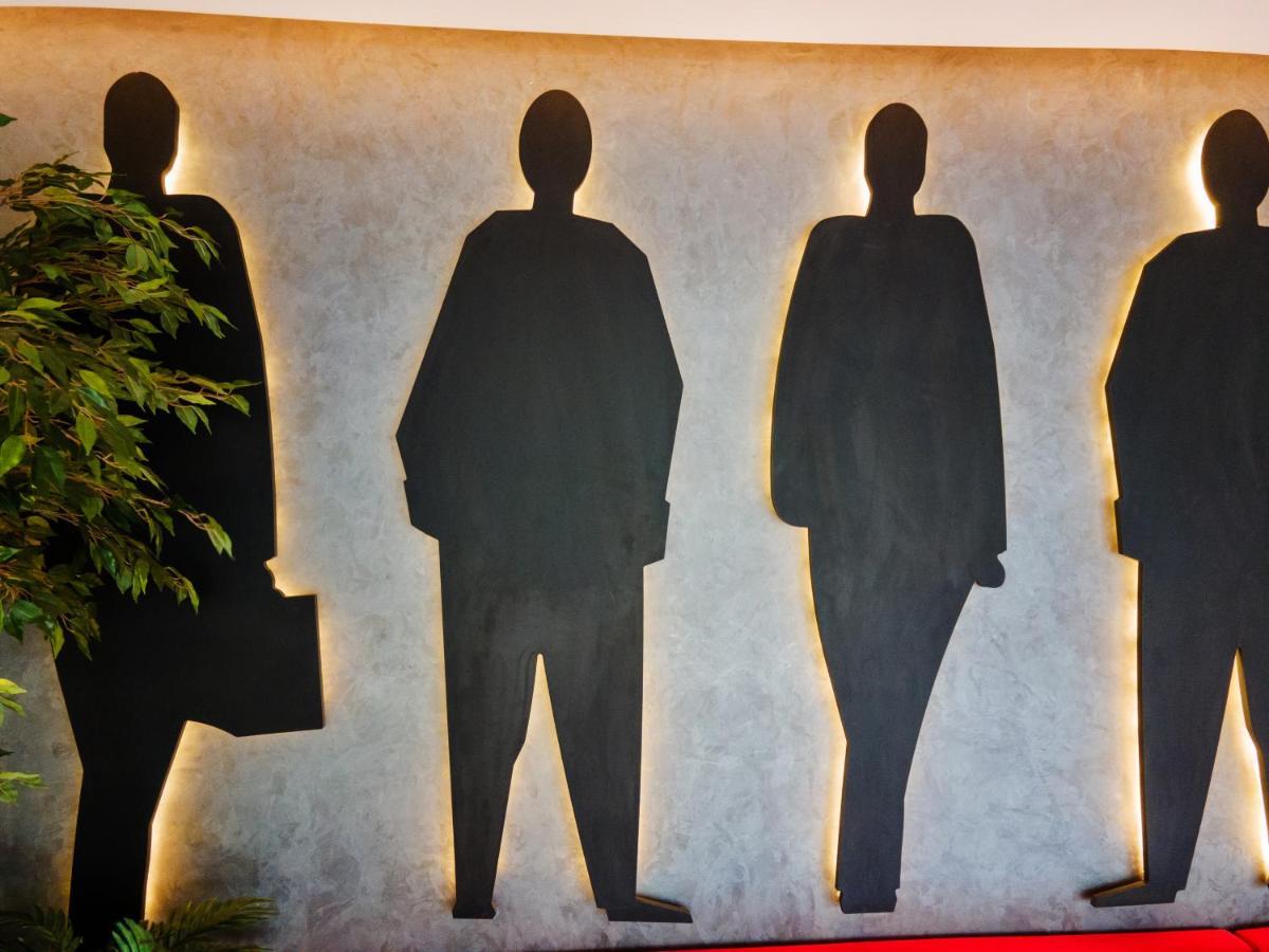 Ibis Styles Istanbul Merter Ngoại thất bức ảnh The silhouettes of the four victims