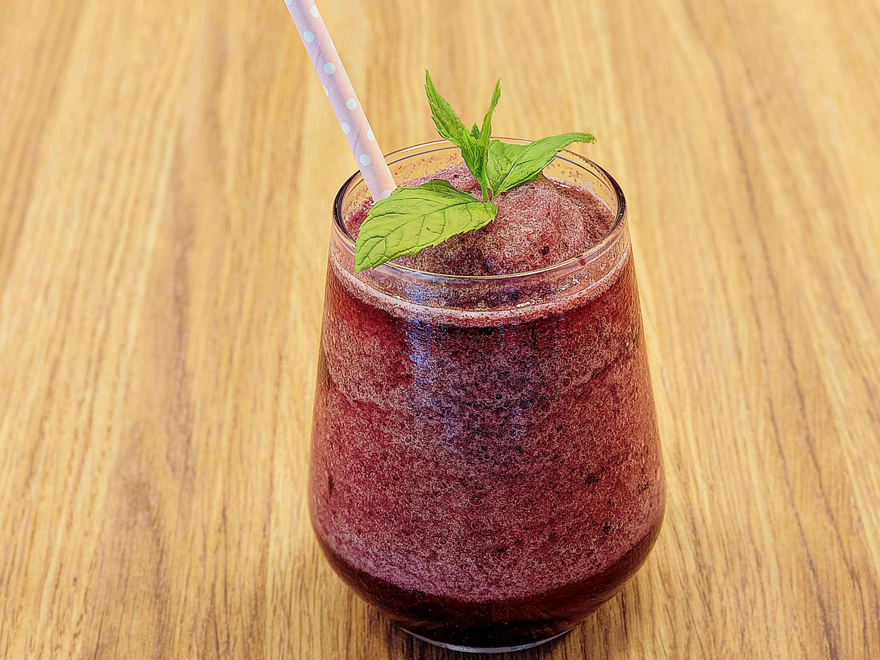 Ibis Styles Istanbul Merter Ngoại thất bức ảnh A blueberry smoothie