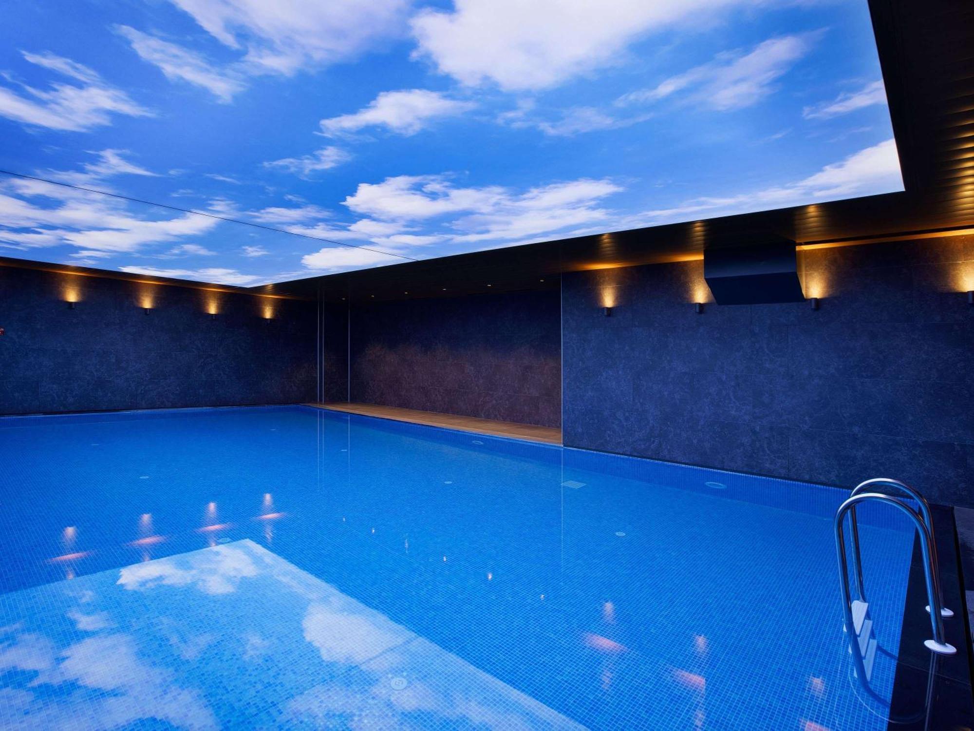Ibis Styles Istanbul Merter Ngoại thất bức ảnh The swimming pool at the hotel