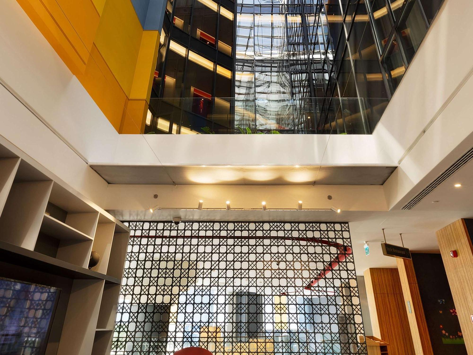 Ibis Styles Istanbul Merter Ngoại thất bức ảnh Interior of the library