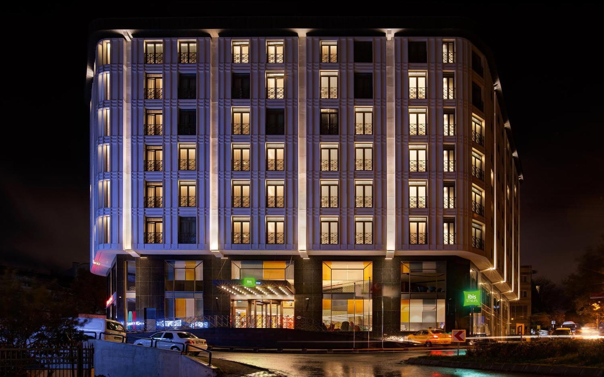 Ibis Styles Istanbul Merter Ngoại thất bức ảnh The hotel at night